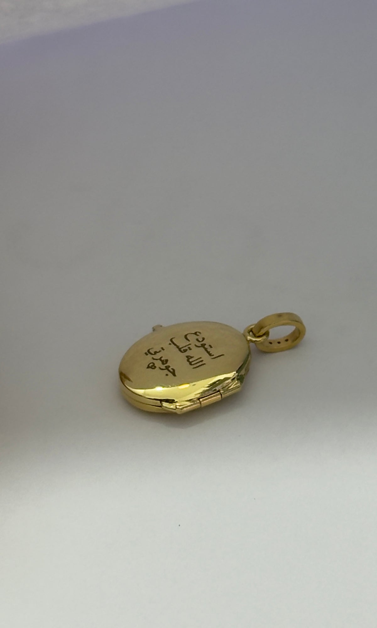 Round locket