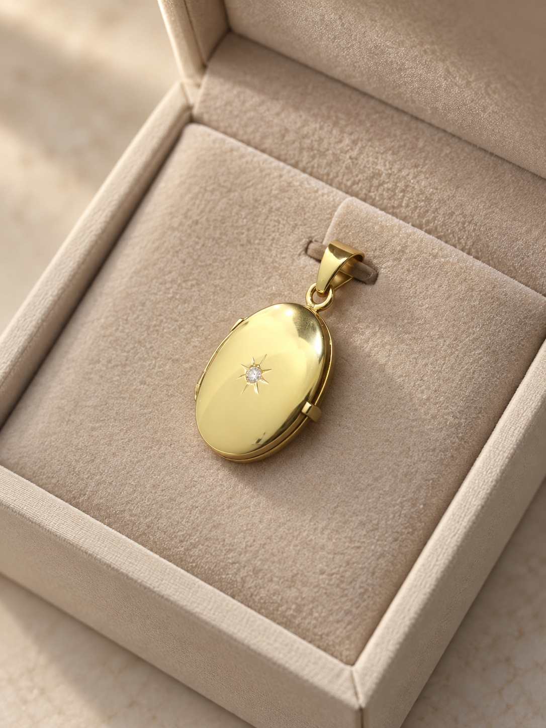 Oval locket